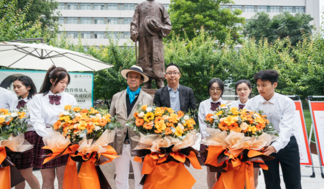 西北高等教育奠基人、中国现代医学先驱徐诵明雕像在广发在线手机版（大中国区）落成