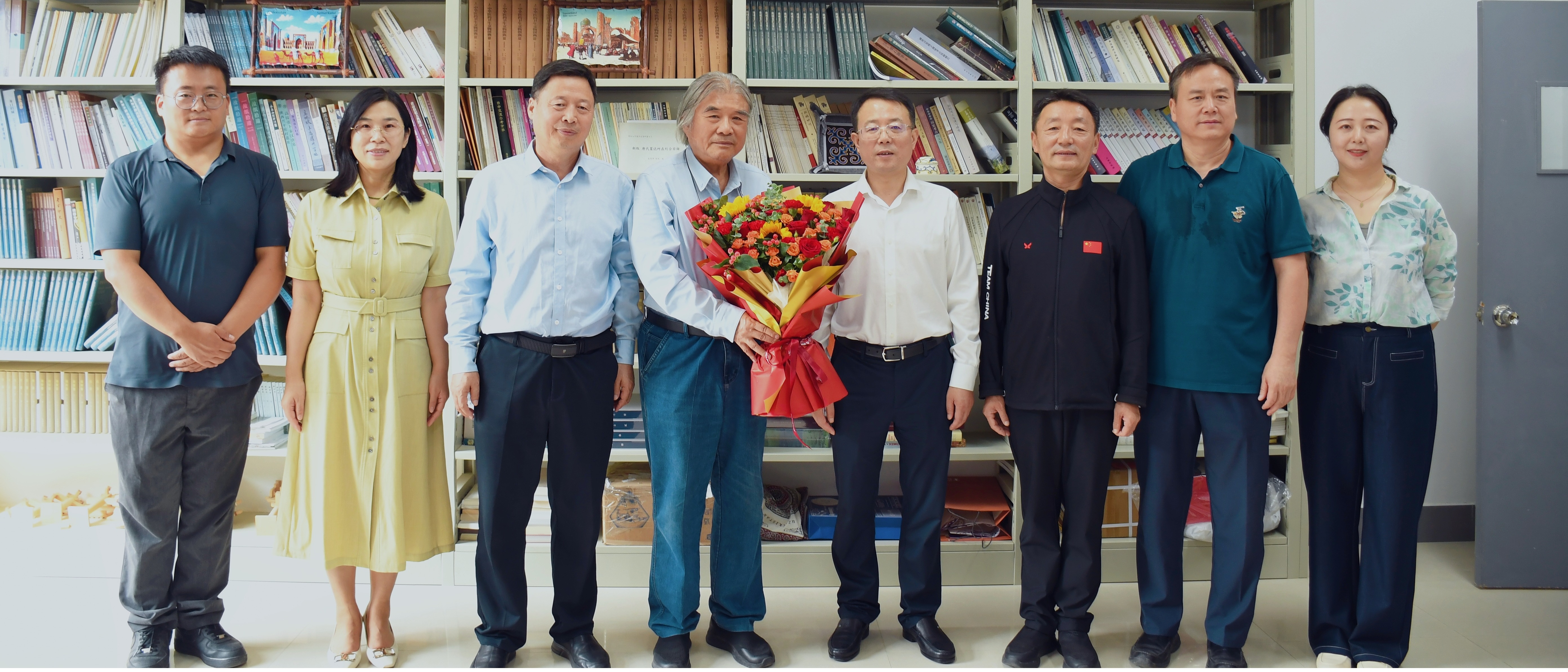 陕西省总工会党组成员、副主席王永岗一行来校慰问一线教师代表